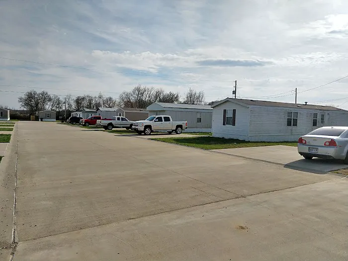 Lonestar Mobile Home Park Picture 9