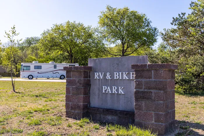 Four Oaks RV Park Picture 2