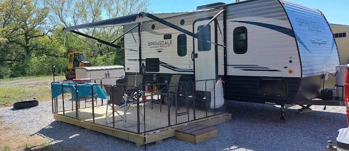 Honey Hole RV Resort Picture 5