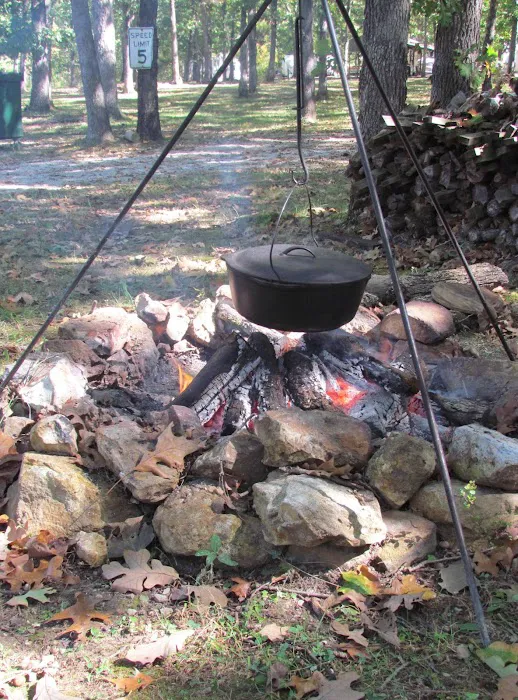 Hoot N Hollar RV Park Picture 10