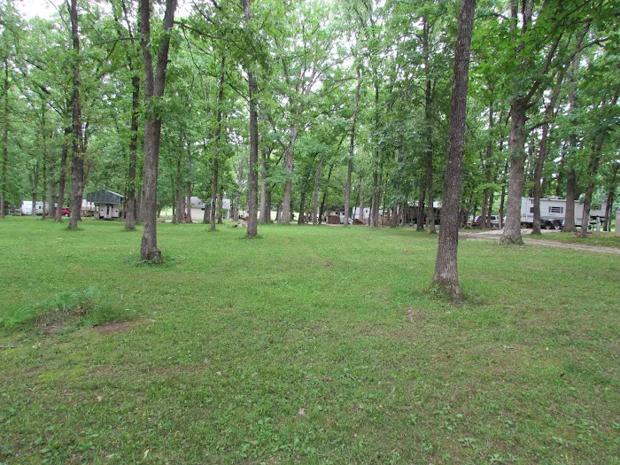 Hoot N Hollar RV Park Picture 2