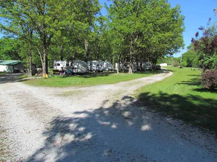 Hoot N Hollar RV Park Picture 5