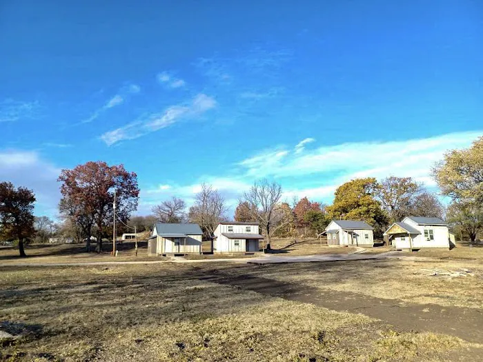 Fort Scott Crossroads RV Park Picture 9
