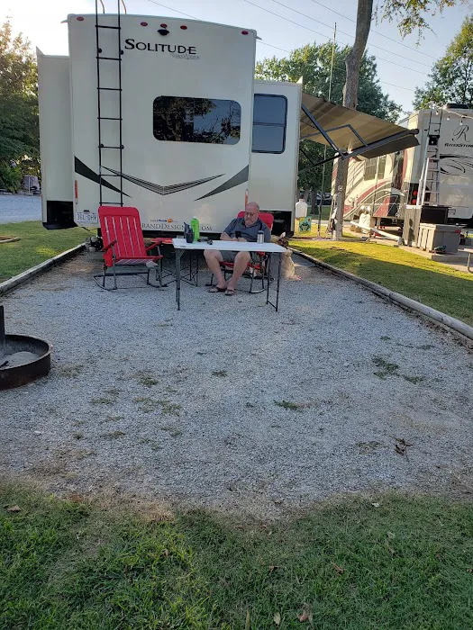 Water's Edge RV and Cabin Resort Picture 3