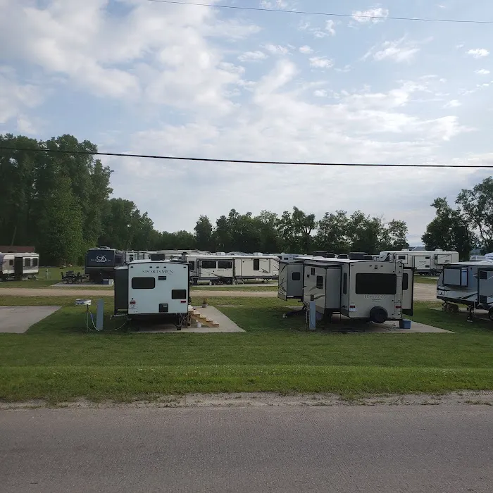 Great River Road RV Campground Picture 4