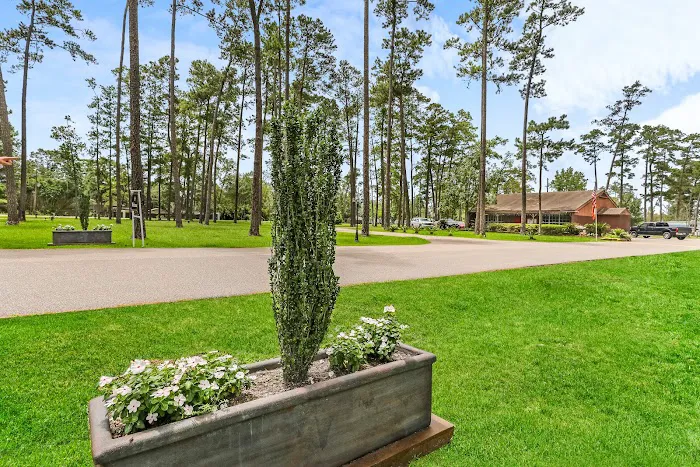 Pine Crest RV and MH Park Picture 4