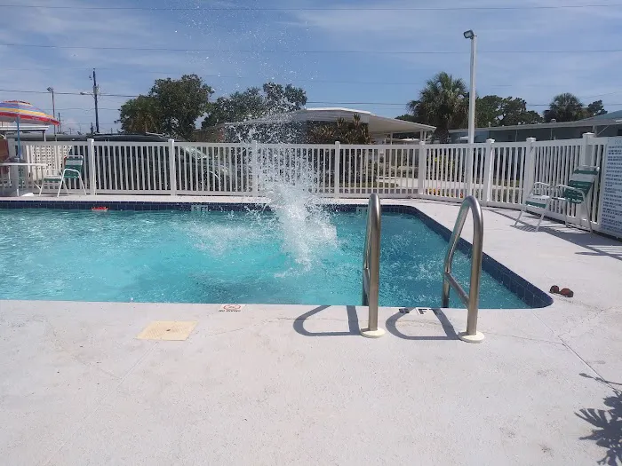 Cardinal Court Mobile Home Park Picture 5