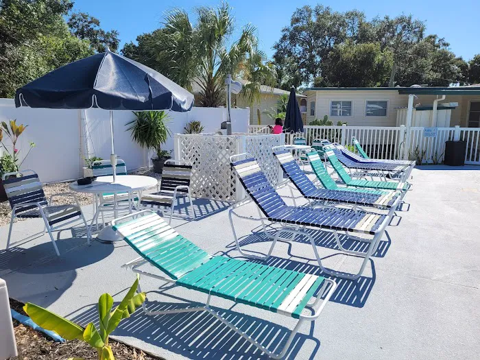 Cardinal Court Mobile Home Park Picture 4