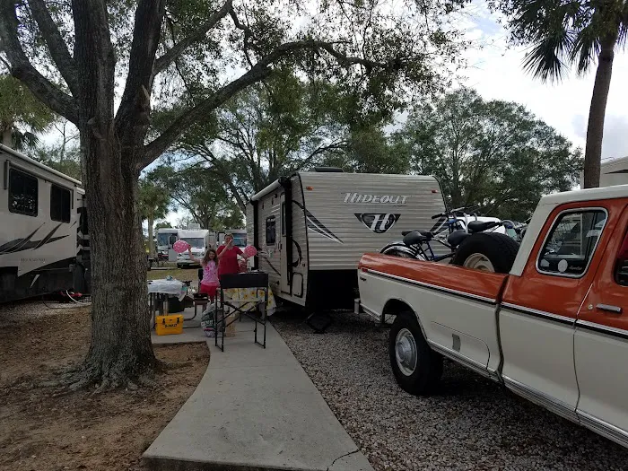 Lake Kissimmee Mobile Home Park Picture 7