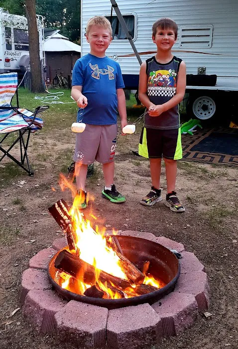 Buffalo Lake Camping Resort Picture 9
