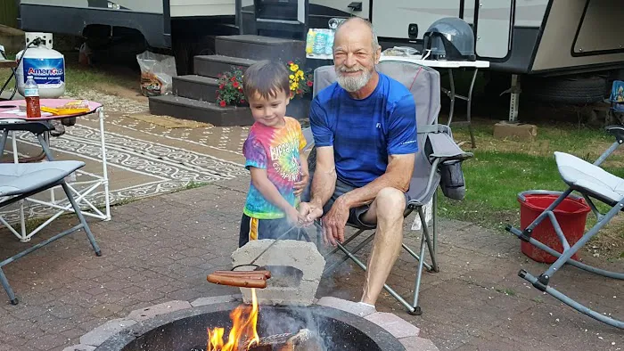 Buffalo Lake Camping Resort Picture 1