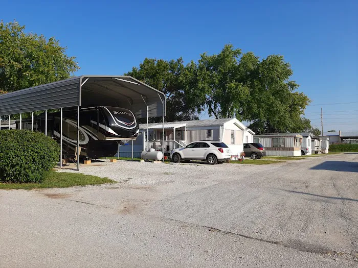 Legacy Village Mobile home park Picture 2