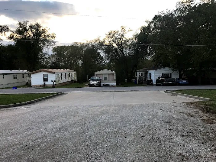 Meadowbrook Court Mobile Home Park Picture 3