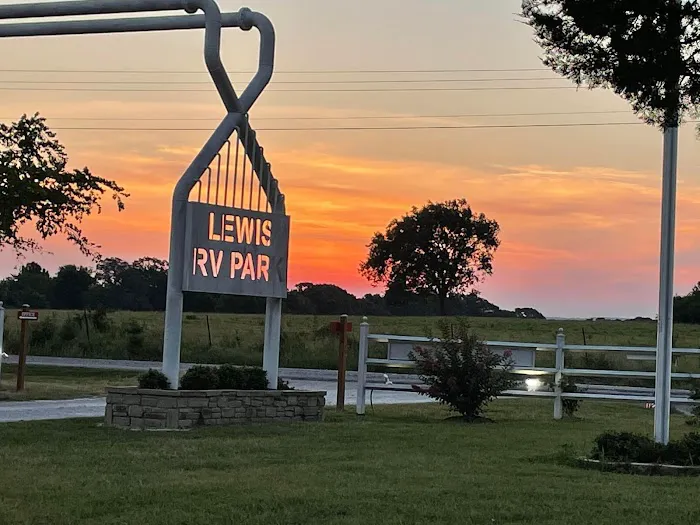 Lewis RV Park Picture 3