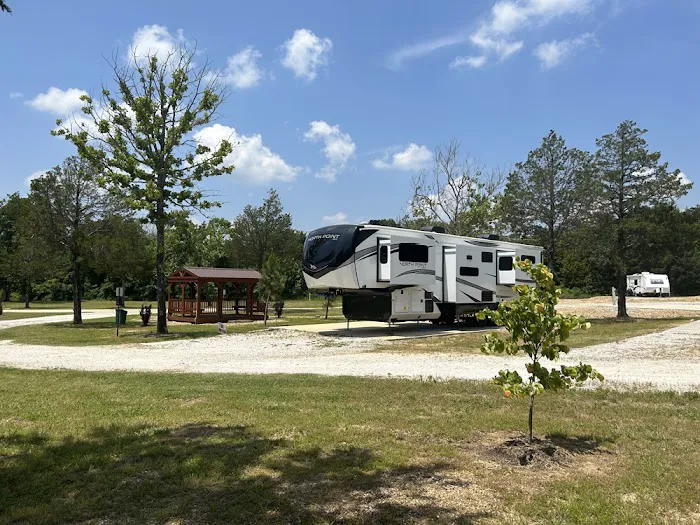 Lewis RV Park Picture 2
