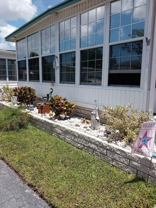 Twelve Oaks Mobile Home Park Picture 7