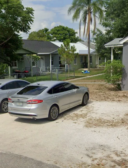 Avon Park Village Picture 10