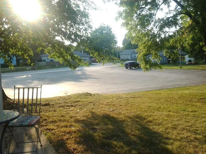 Knob Noster Mobile Home & RV Picture 3