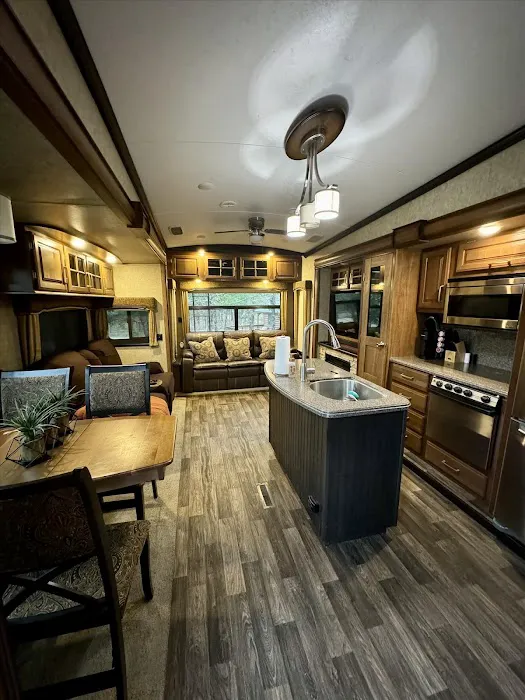 Pine Creek Hideaway Cabins & RV Resort Picture 5