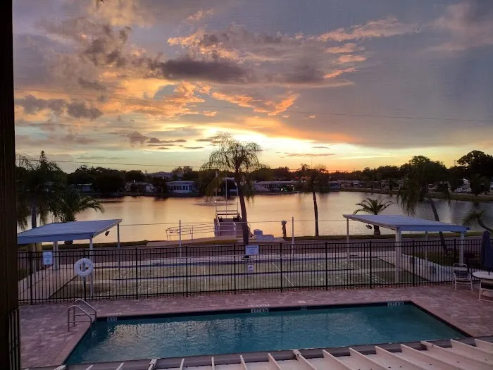 Crystal Lake Mobile Resort Picture 2