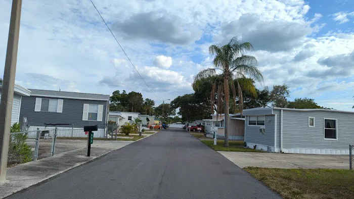 Holiday Village Mobile Home Park Picture 8