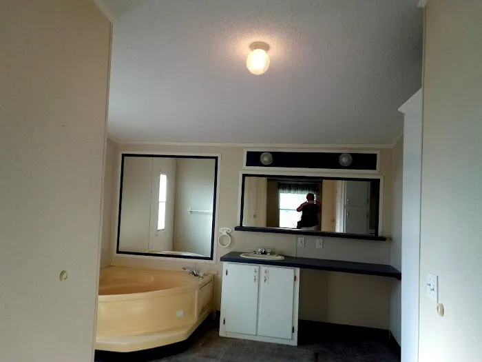 Holiday Village Mobile Home Park Picture 3