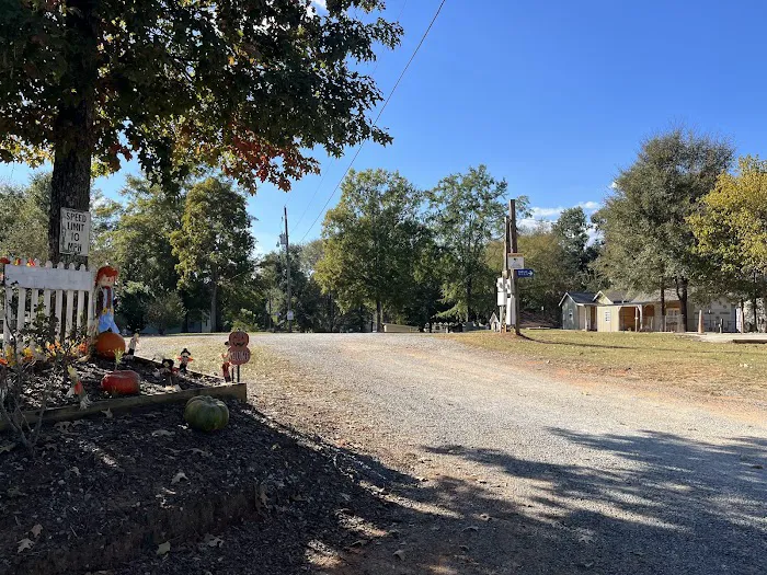 Yellowleaf Campground, RV, Apartments Picture 6