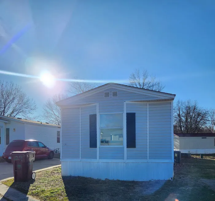 Lakeside Mobile Home & RV Park Picture 5