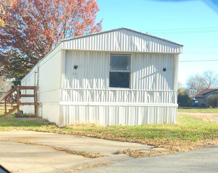 Lakeside Mobile Home & RV Park Picture 2