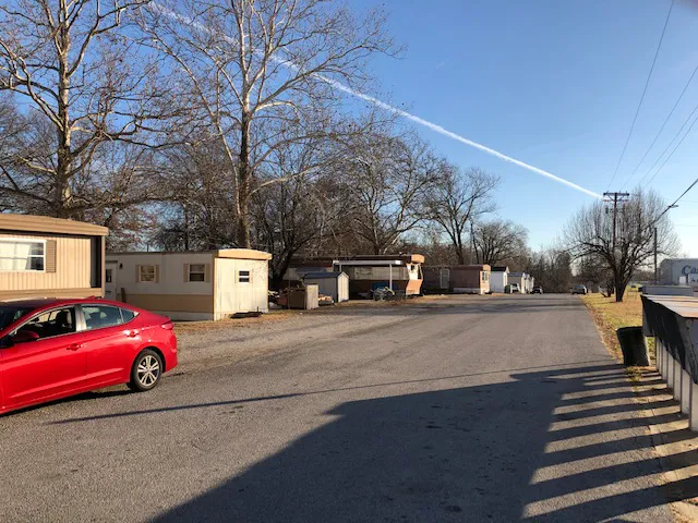 Pembrooke Mobile Home Park Picture 2