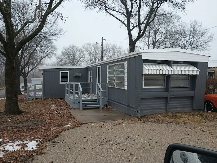 Pembrooke Mobile Home Park Picture 1