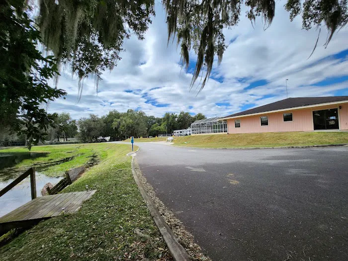 Lake Park RV & Campground Picture 6
