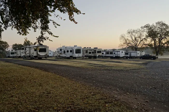 Hilltop RV Park Picture 2