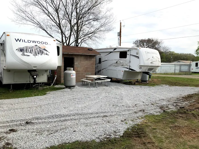 Mid America RV Park Picture 2