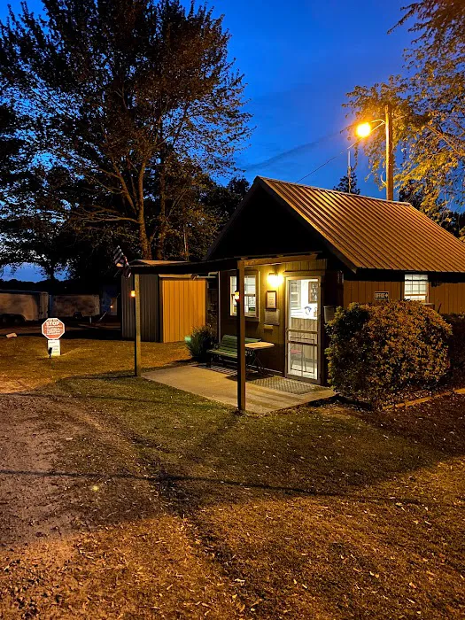 Lakeside RV Park & Campground Picture 2