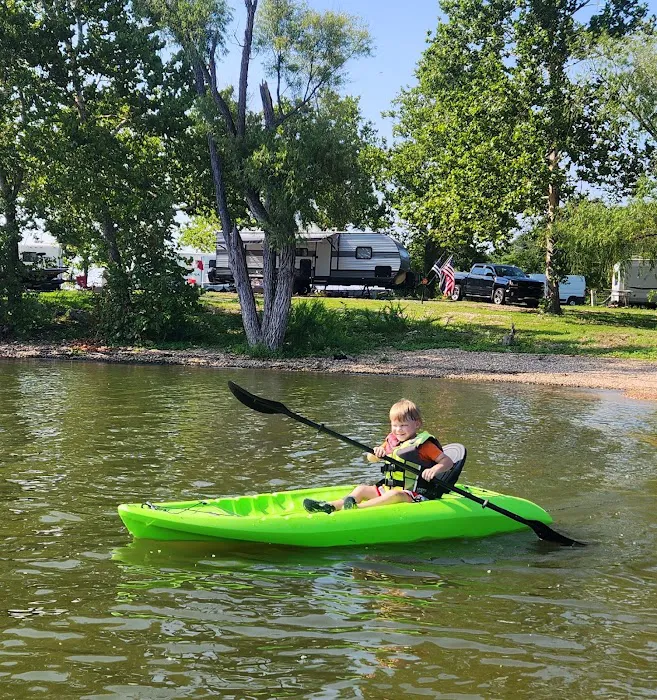 Lake Shore RV & Recreation Pk Picture 10