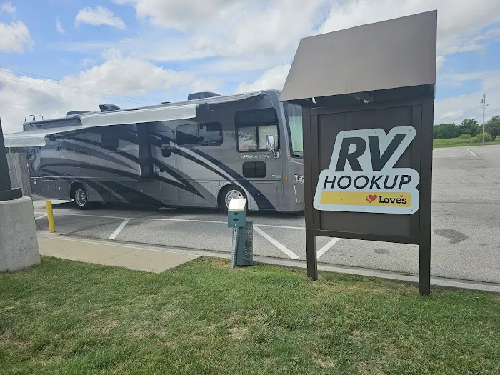 Love's RV Hookup Picture 5