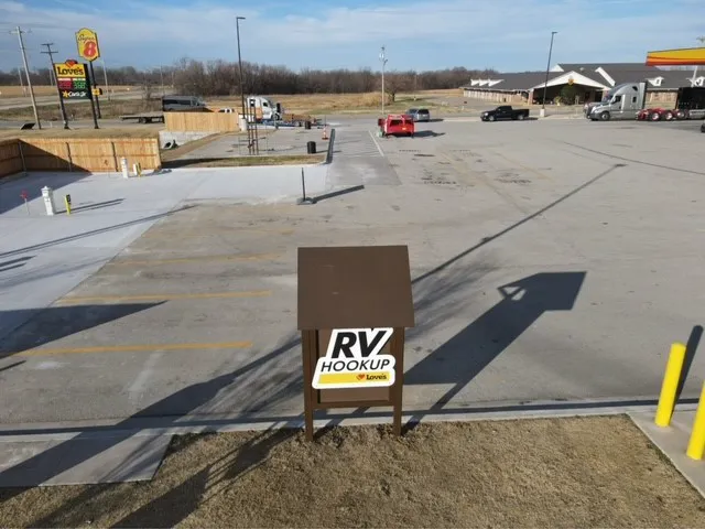 Love's RV Hookup Picture 4