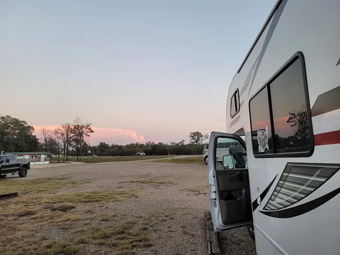Carter's RV Park Picture 2