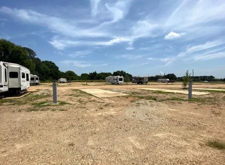 Peaceful Home RV park and Strorage