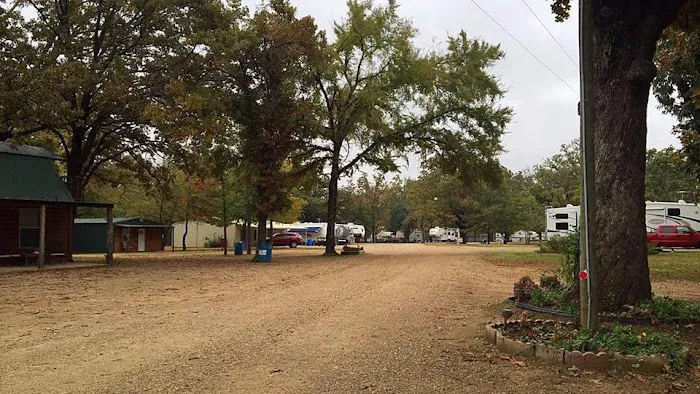 Shady Oaks Resort - RV Full Hookups, Cabins & Guest Lodge Picture 6