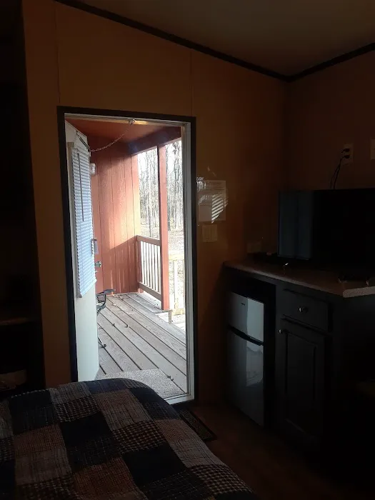 Shady Oaks Resort - RV Full Hookups, Cabins & Guest Lodge Picture 5