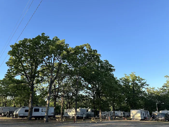 Shady Oaks Resort - RV Full Hookups, Cabins & Guest Lodge Picture 3