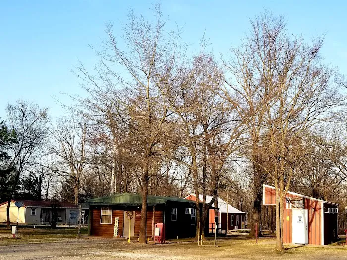Shady Oaks Resort - RV Full Hookups, Cabins & Guest Lodge Picture 4