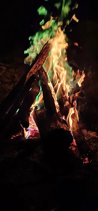 2 Broke Girls Campground Picture 5