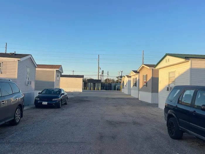 NOLA Mobile Home Park Picture 4