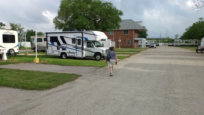 Parc D'orleans Inc RV PARK & CAMPGROUND Picture 8