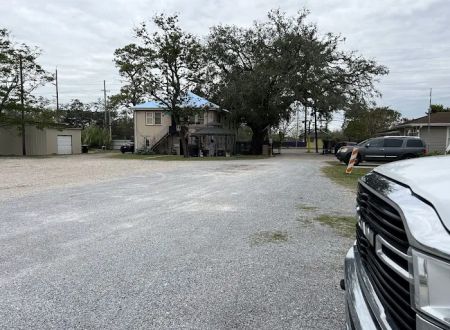 Three Oaks & a Pine RV Park