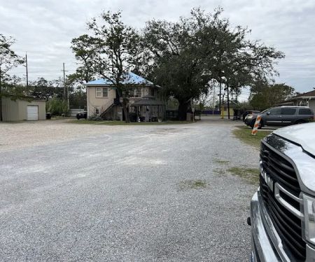 Three Oaks & a Pine RV Park