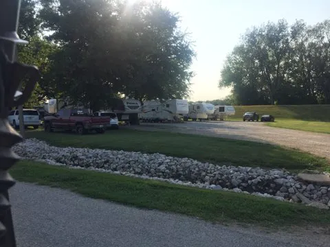 Illinois River Campground Picture 2